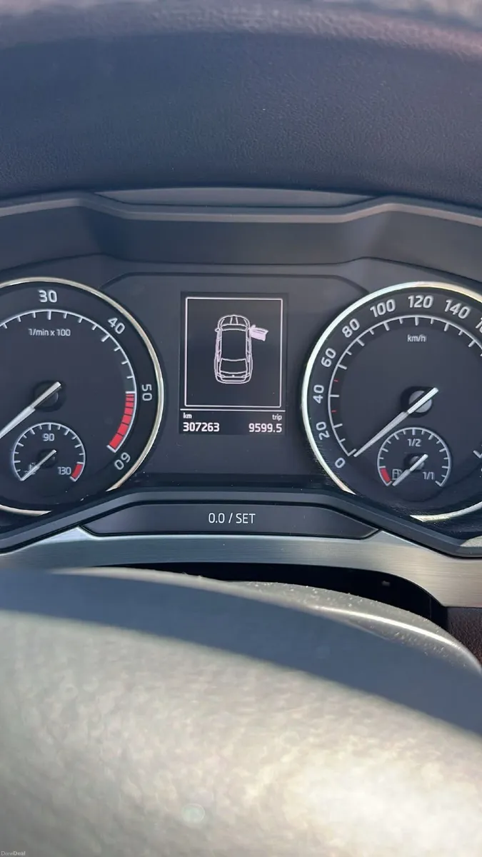 Skoda Superb 2017 - Image 2