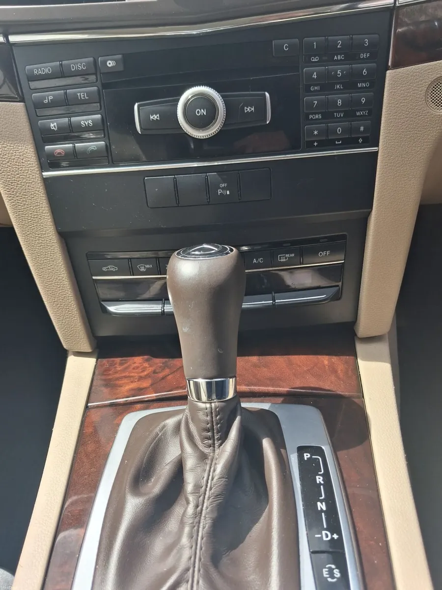 Mercedes-Benz E-Class 2011 - Image 2