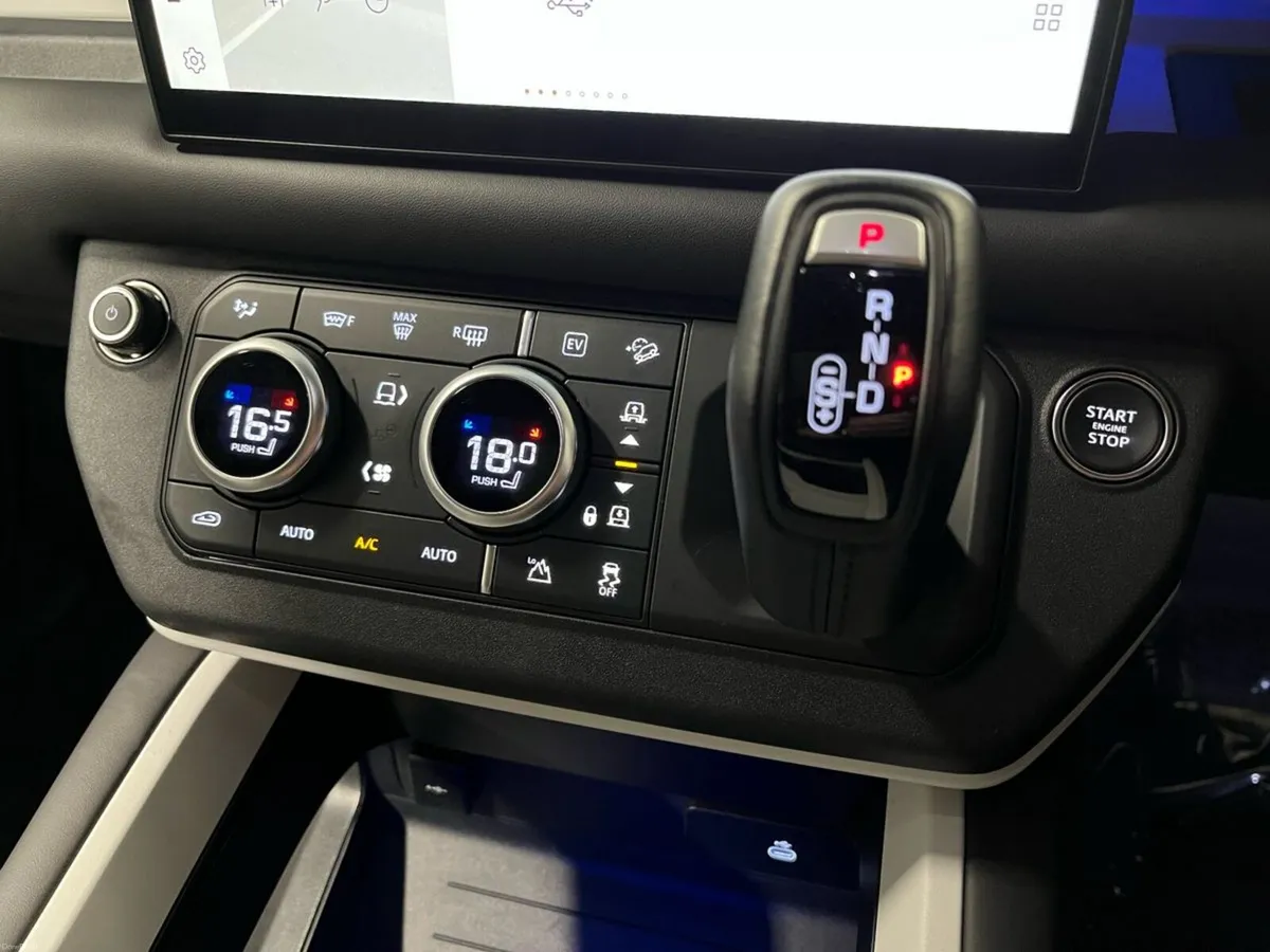 Land Rover Defender X-Dynamic HSE P300e - HUGE SPE - Image 4