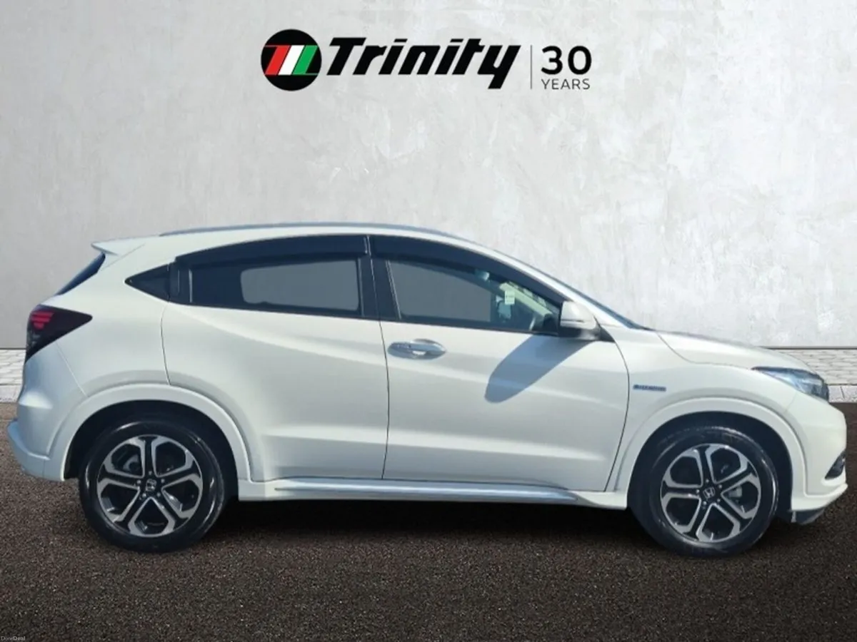 Honda Vezel ** Z HYBRID ** AUTO ** TRINITY MOTORS - Image 5