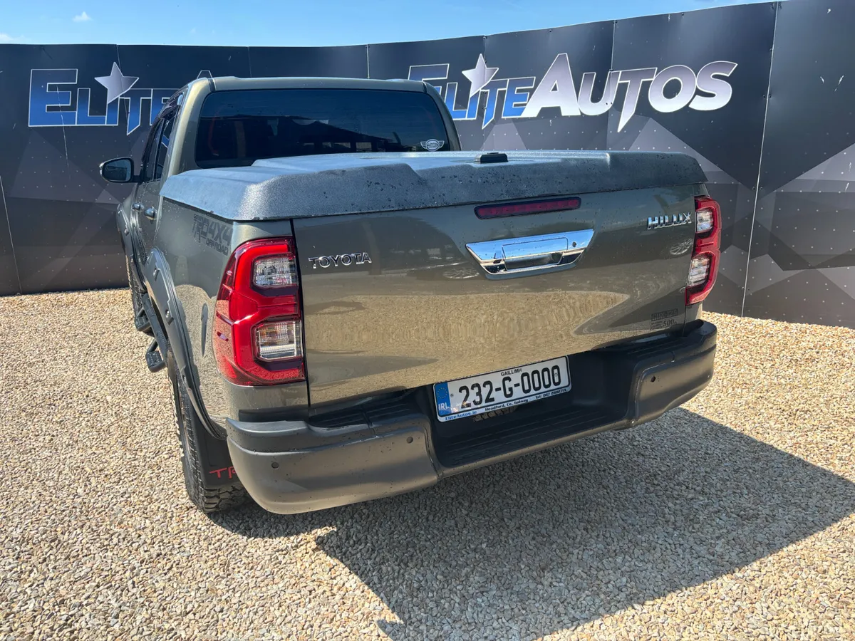 Toyota Hilux HUGE SPEC !! Automatic 2023 - Image 5