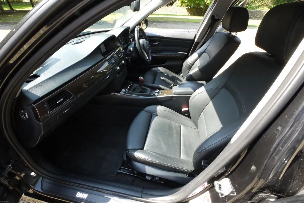 BMW 3-Series SE Highline 2.0  D  2010 - Image 4