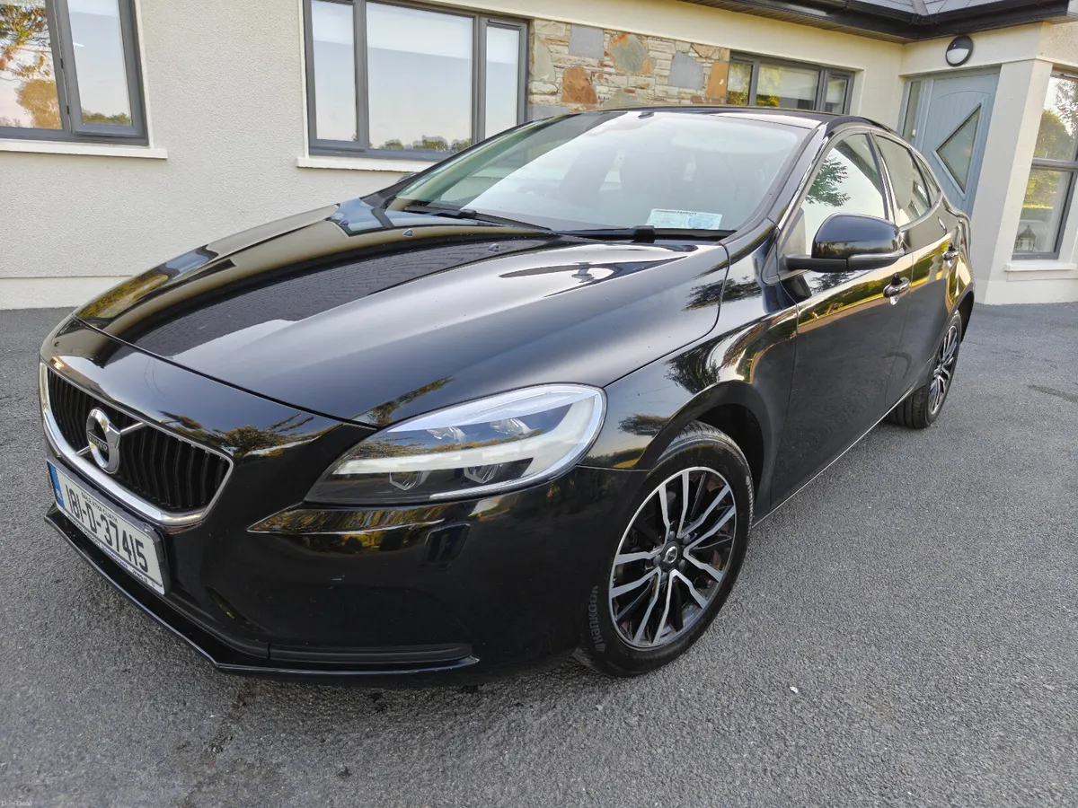 2018 Volvo V40 D2 Momentum NCT 04/28 - Image 3