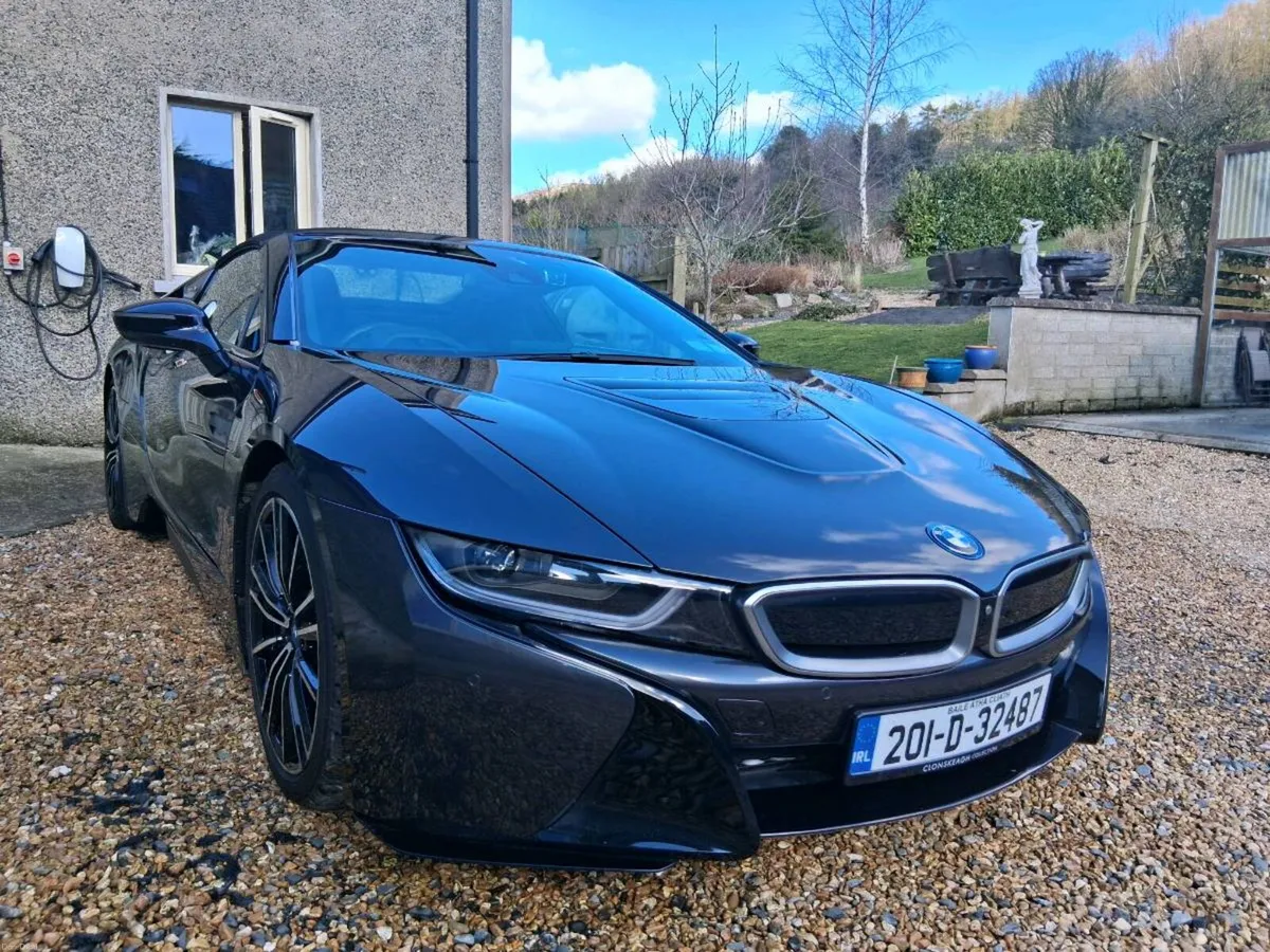 BMW i8 Roadster - Image 2