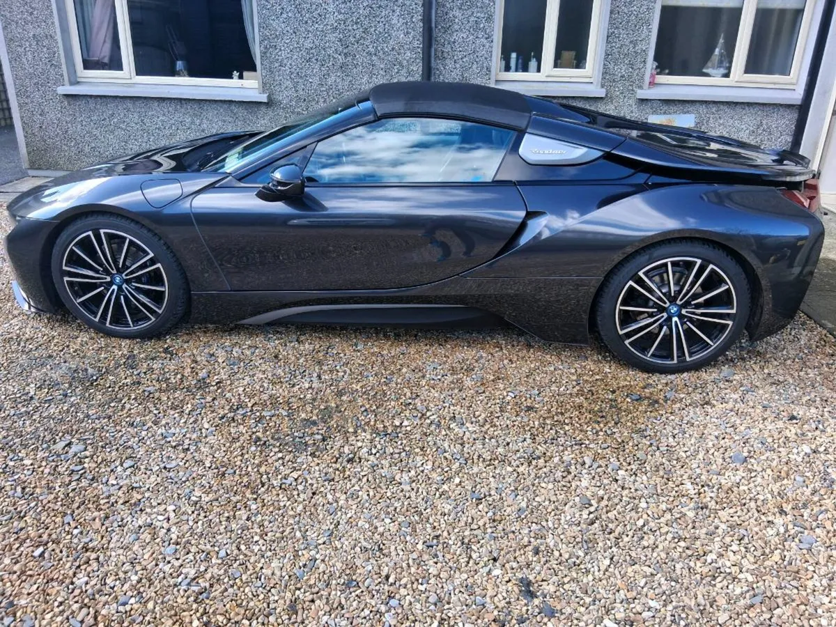BMW i8 Roadster - Image 4