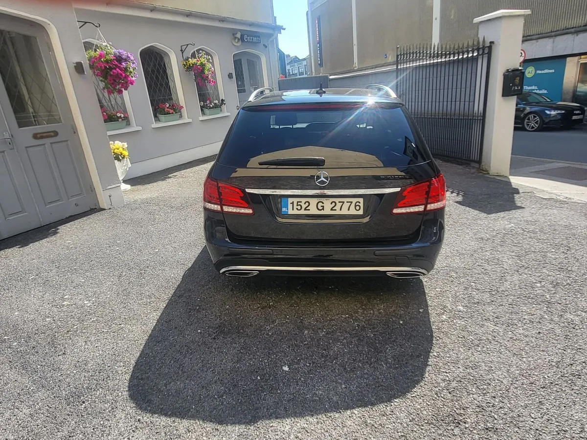 152 Mercedes-Benz E-Class - Hearse Removal Vehicle - Image 3
