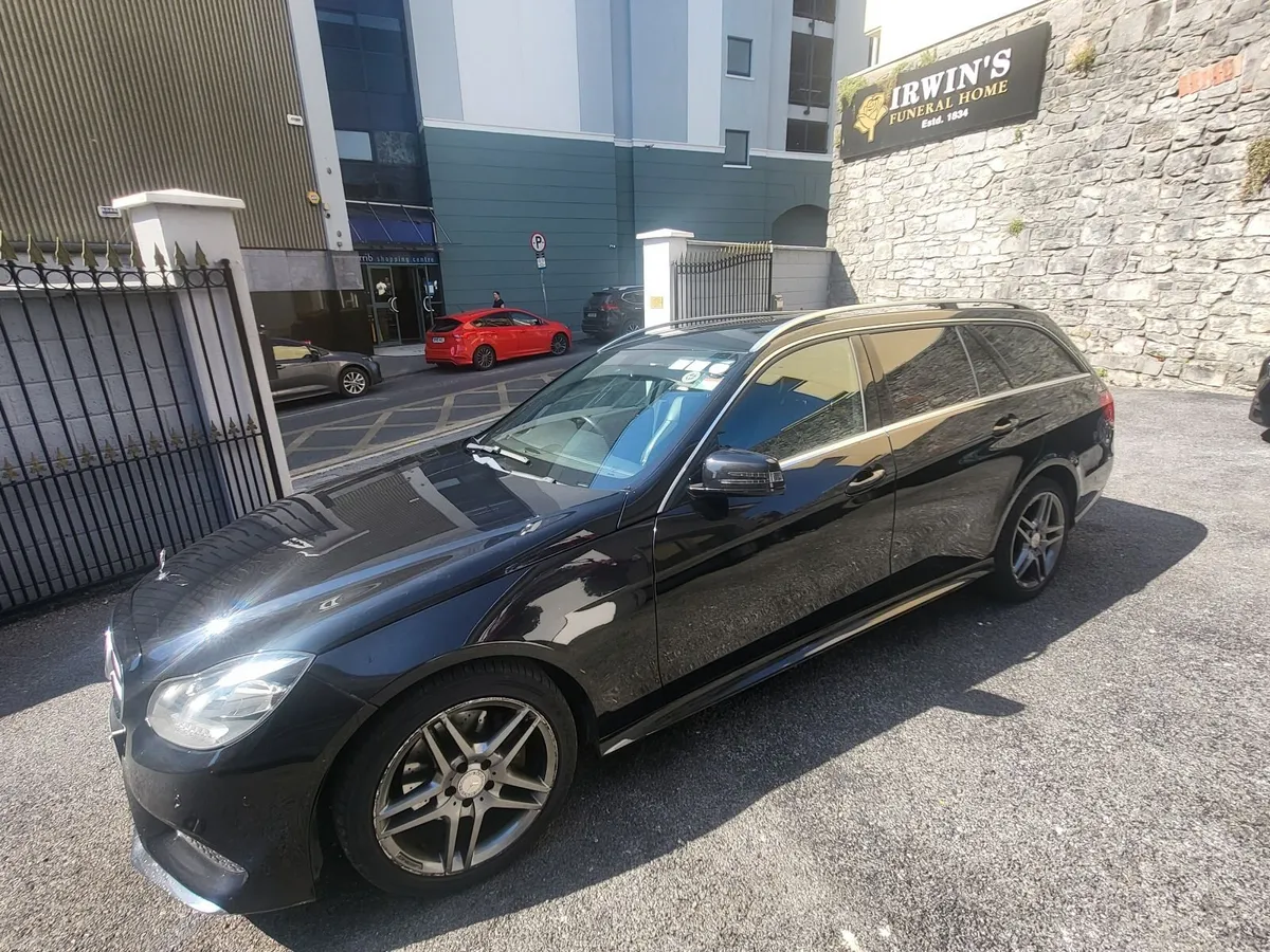 152 Mercedes-Benz E-Class - Hearse Removal Vehicle - Image 4