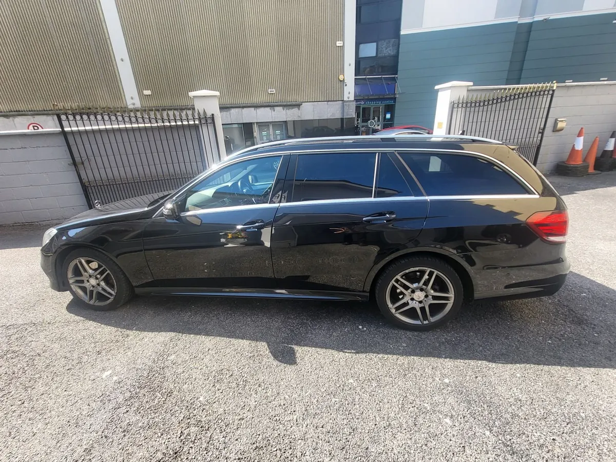 152 Mercedes-Benz E-Class (Hearse Removal Vehicle) - Image 5
