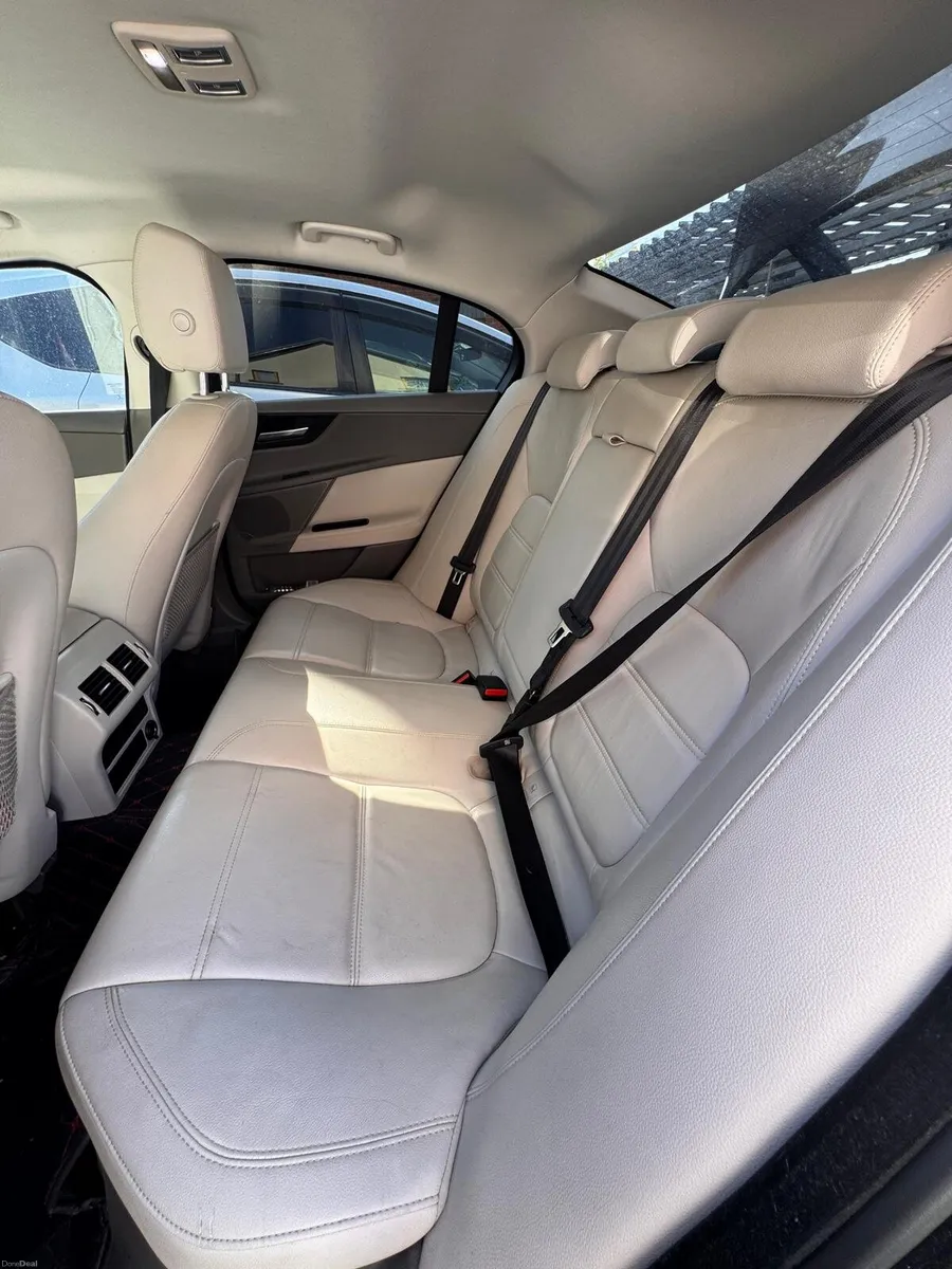 Jaguar xe 2017 - Image 4