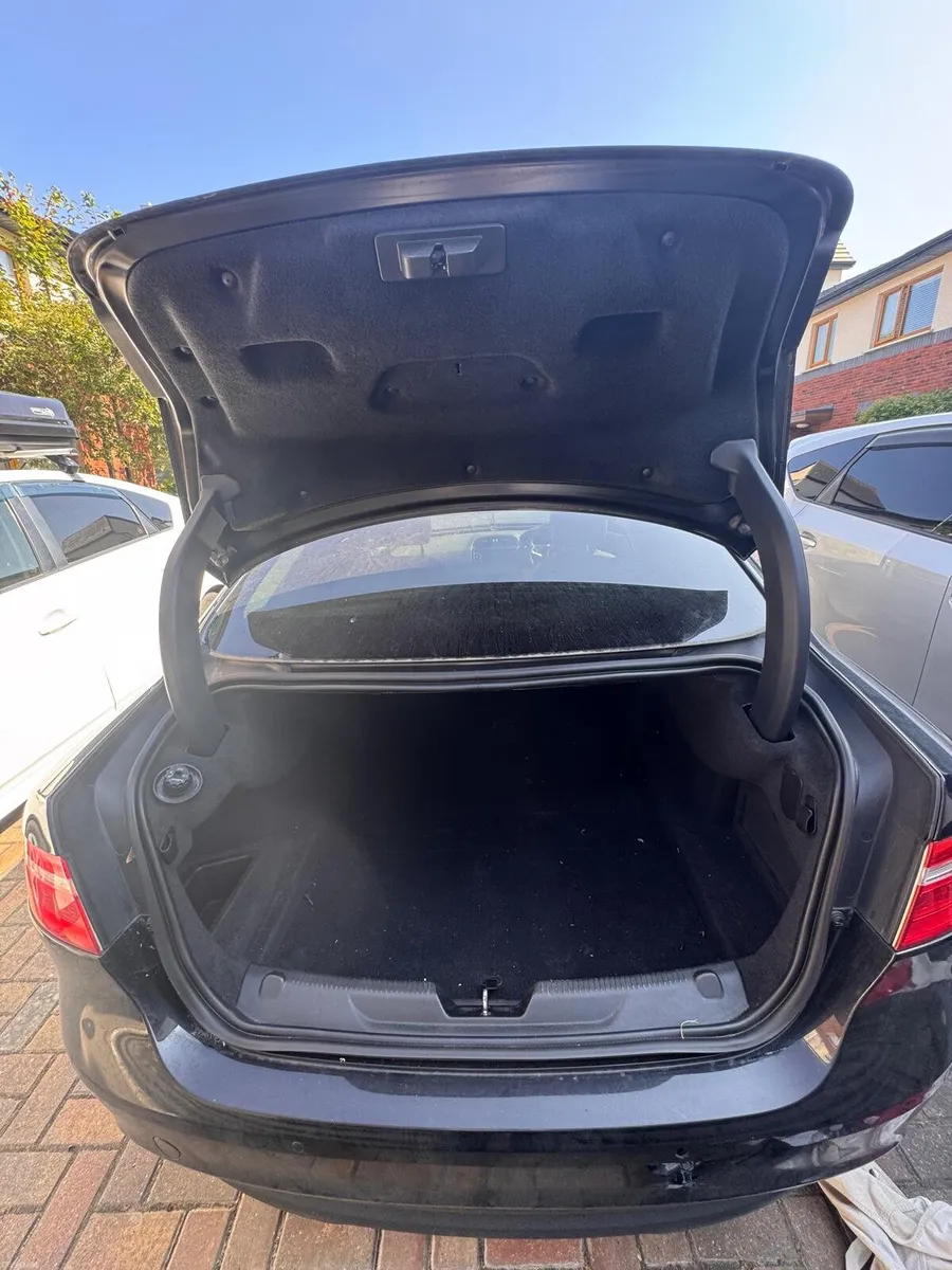 Jaguar xe 2017 - Image 6