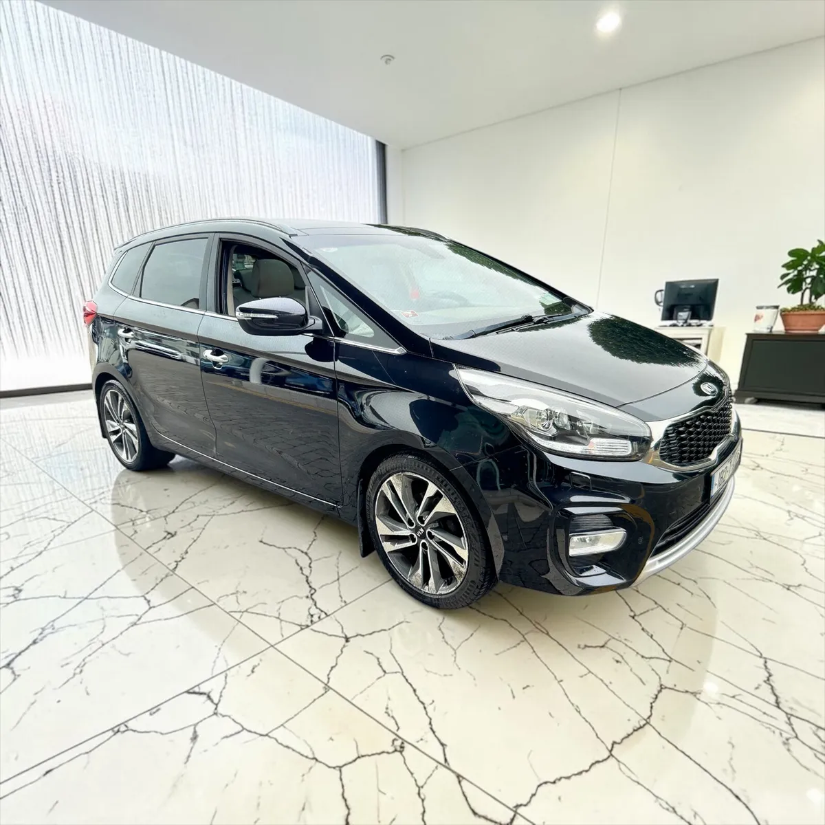 2018 Kia Carens 1.7 GSE 7-Seater - Image 2