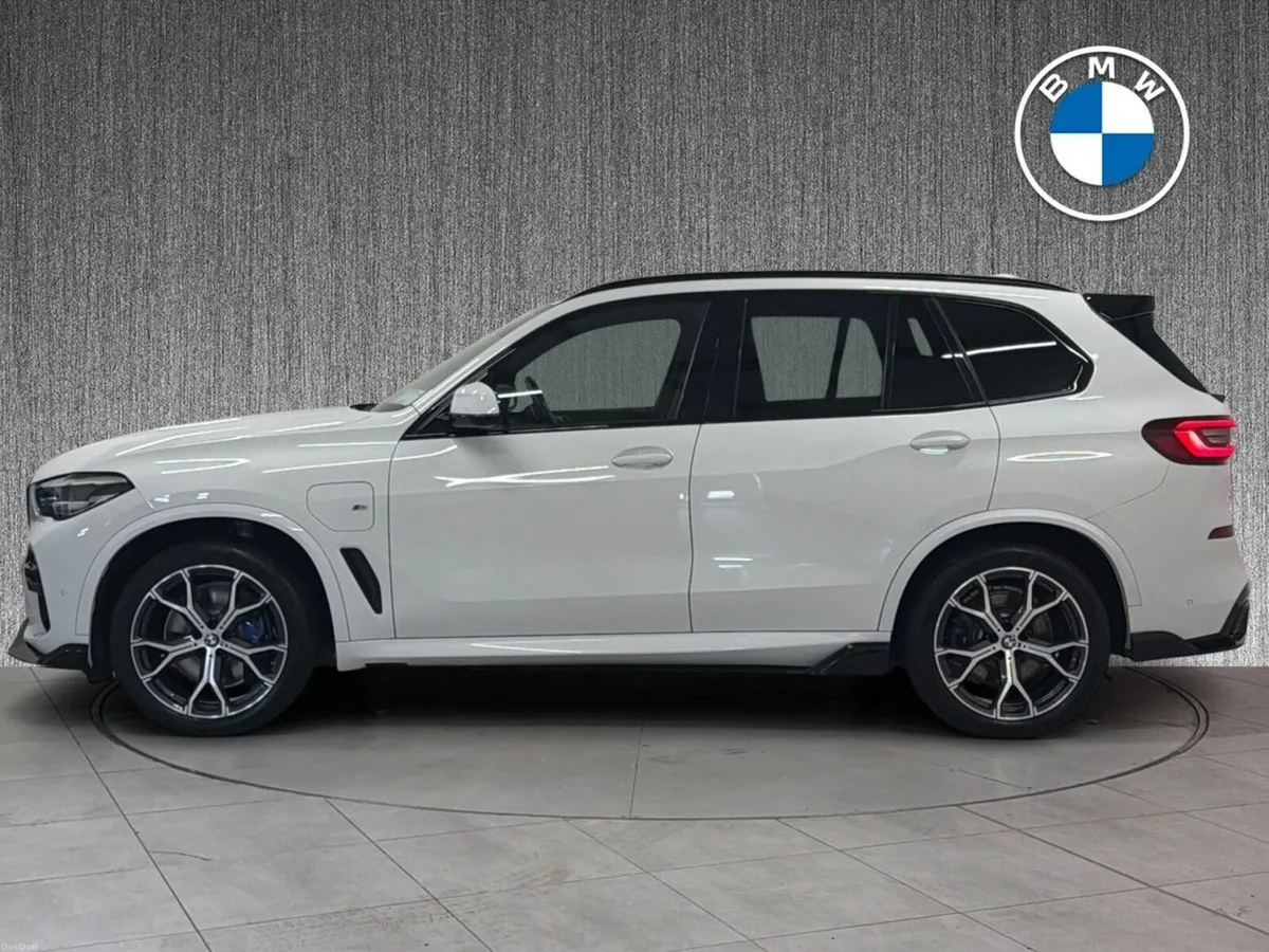 BMW X5 xDrive45e M sport Sky Lounge Panoramic - Image 4