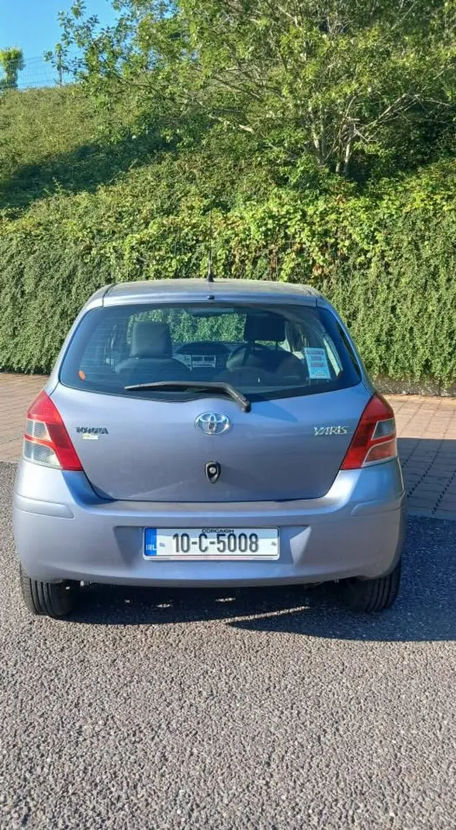 Toyota Yaris 2010 - Image 2