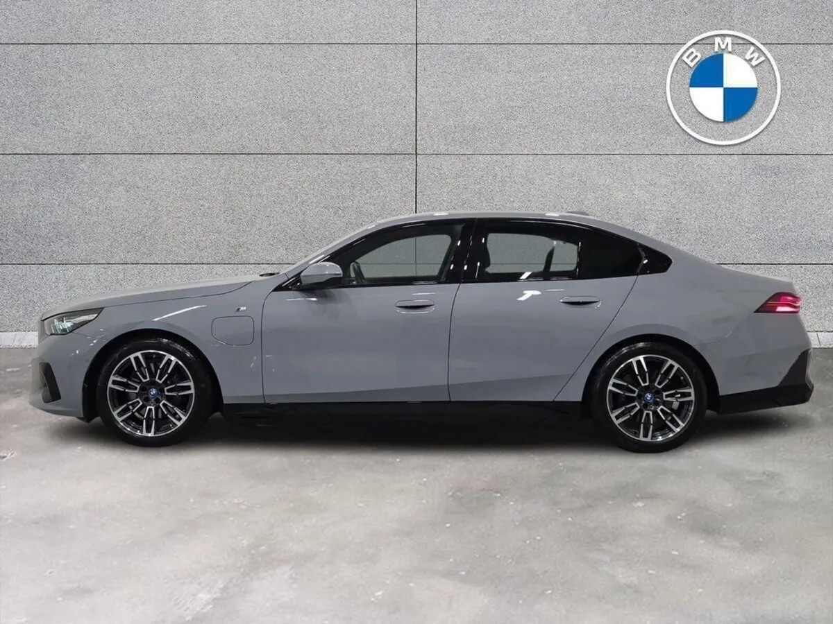 BMW 5-Series 530e M Sport Saloon - Image 3