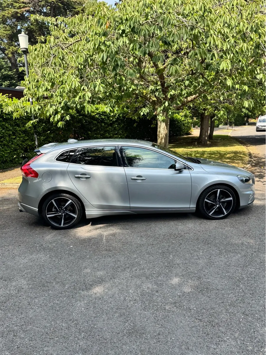 Volvo V40 R-Design(New NCT) - Image 4