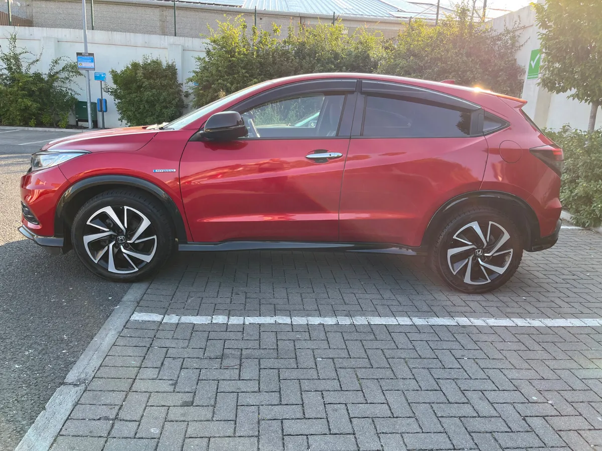 Honda  Vezel RS 2019 HIGH SPECIFICATION, AUTOMATIC - Image 4