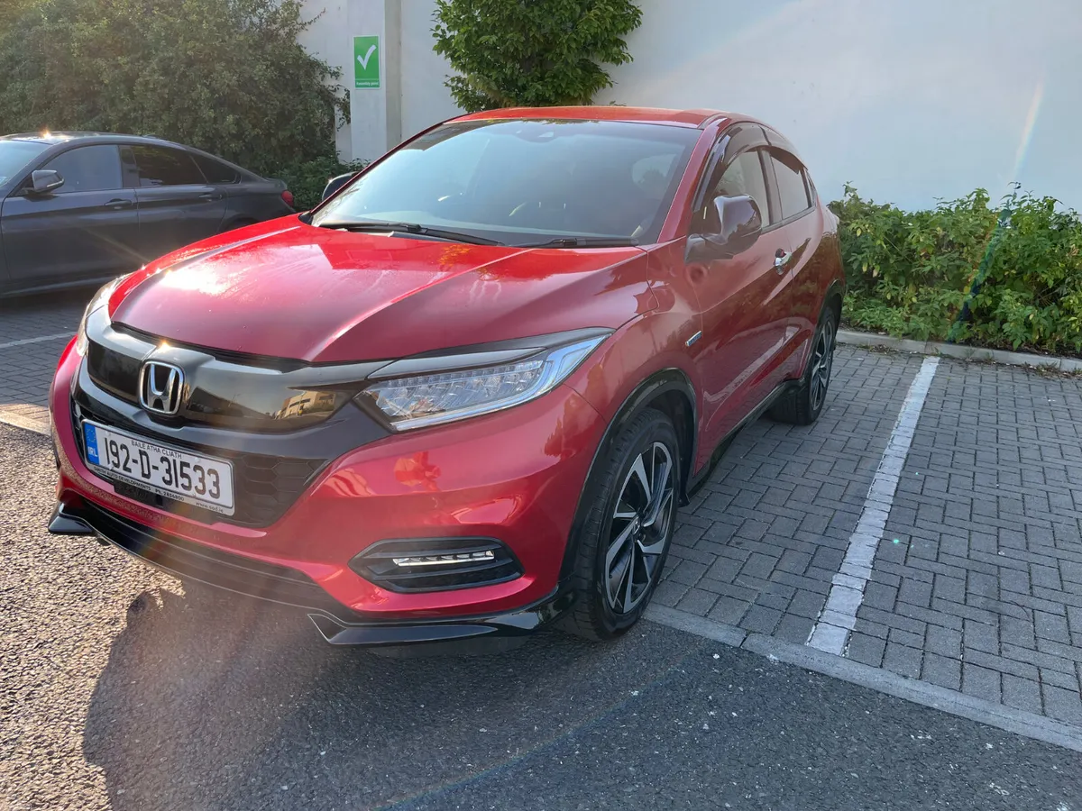 Honda  Vezel RS 2019 HIGH SPECIFICATION, AUTOMATIC - Image 3