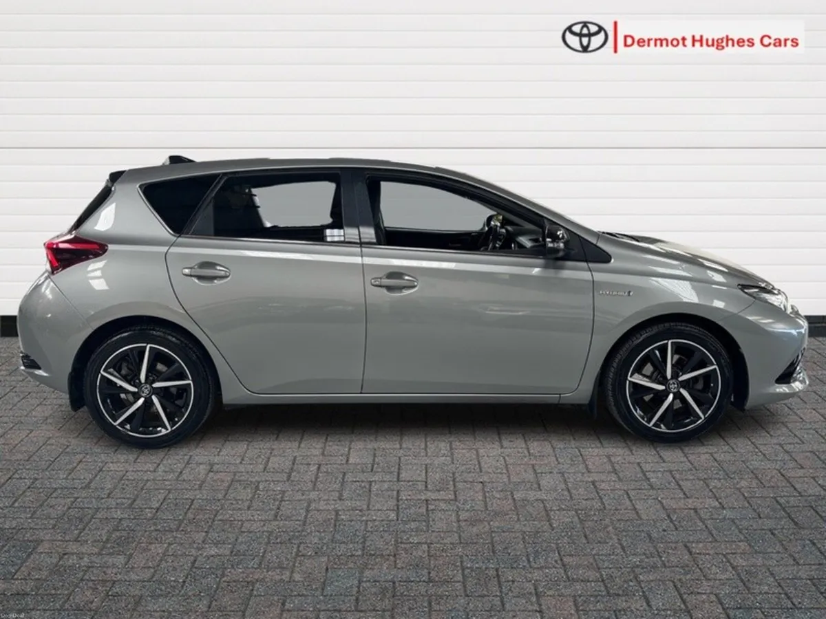 Toyota Auris HYBRID LUNA SPORT AUTOMATIC - Image 3
