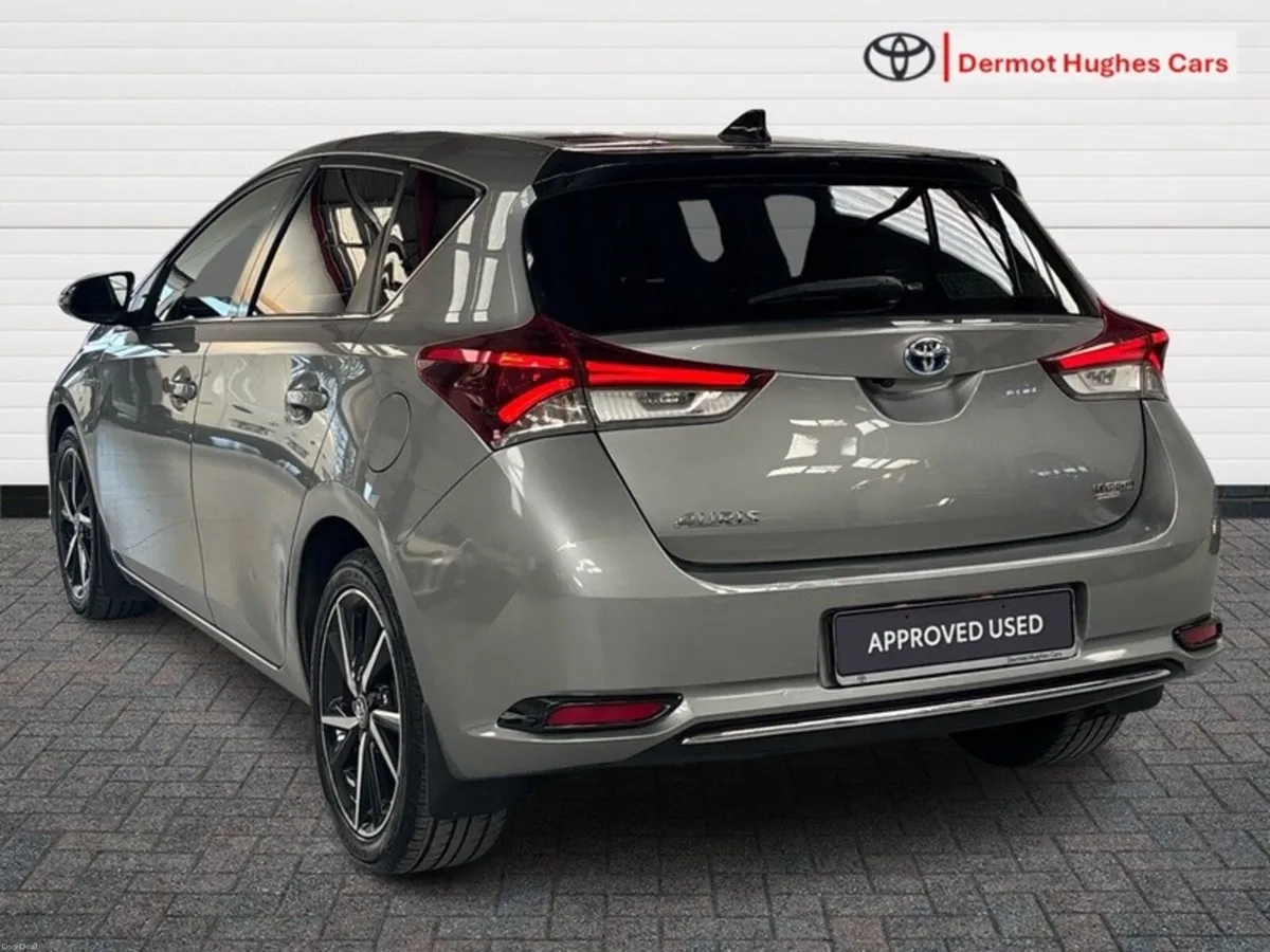 Toyota Auris HYBRID LUNA SPORT AUTOMATIC - Image 2