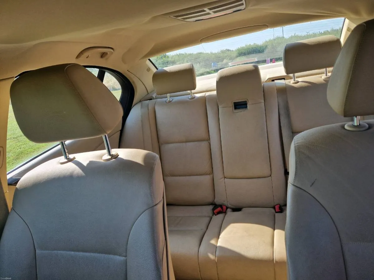 BMW 5 Series 520d - Image 4