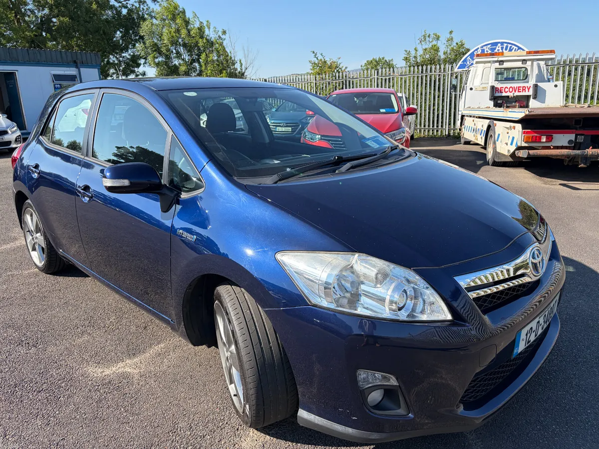 Toyota Auris 2012, Hybrid 1.8 HSD - Image 1