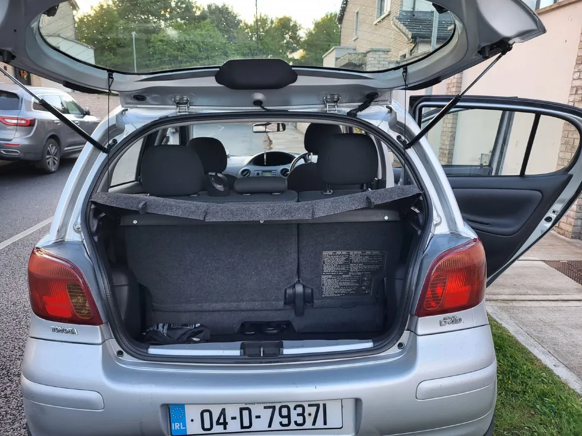 Toyota Yaris 2004 - Image 2