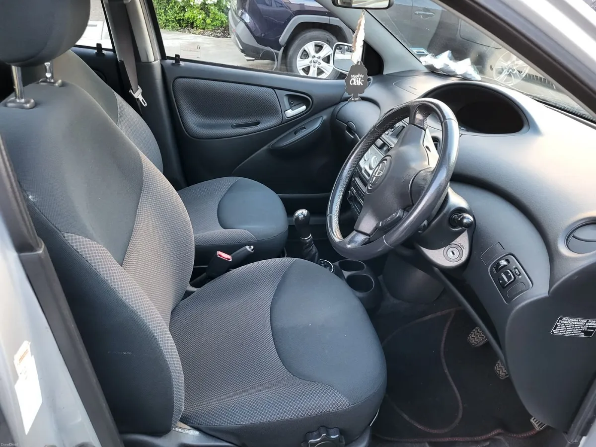 Toyota Yaris 2004 - Image 4