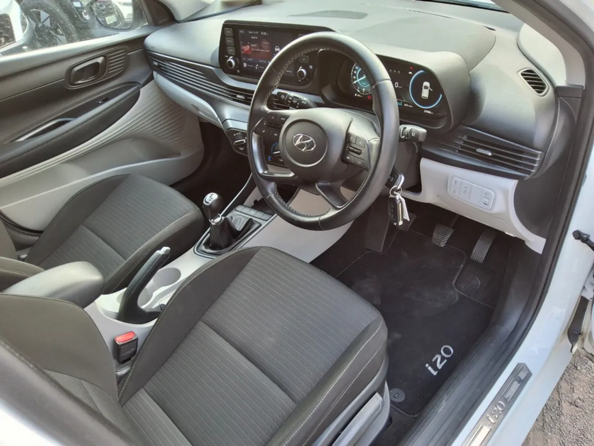Hyundai i20 DELUXE PLUS 2TONE 5DR - Image 6