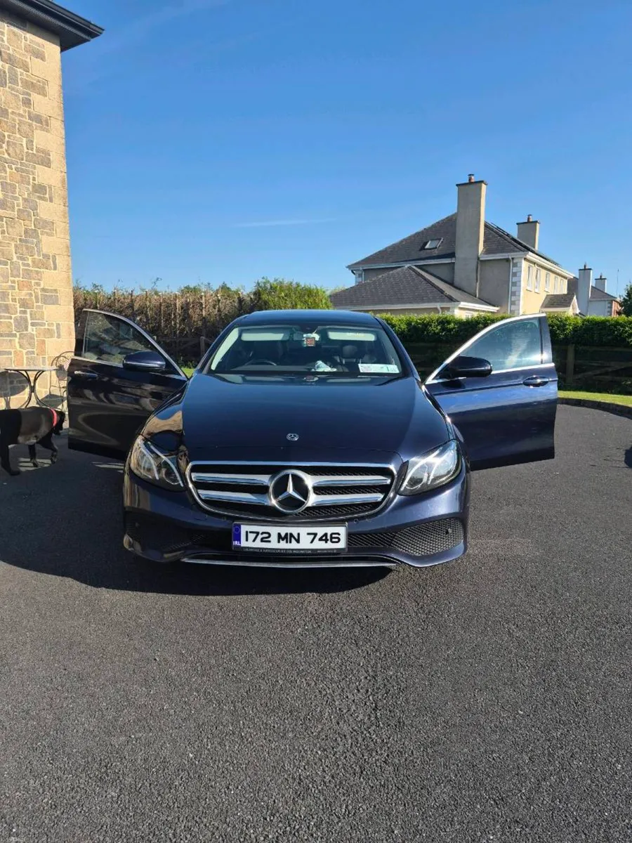 Mercedes E220 Premium - Image 1