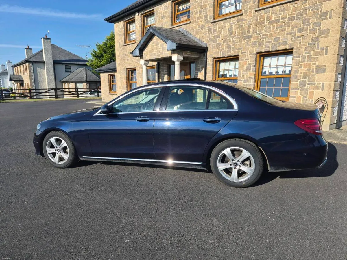 Mercedes E220 Premium - Image 3