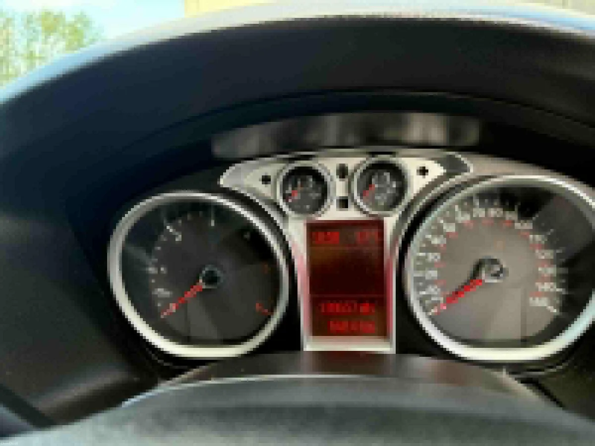 Ford Focus 2011 - Image 3