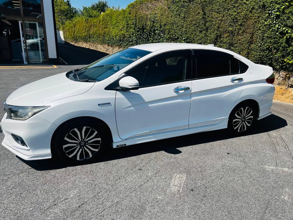 Honda Grace 1.5 HYBRID AUTOMATIC - Image 6