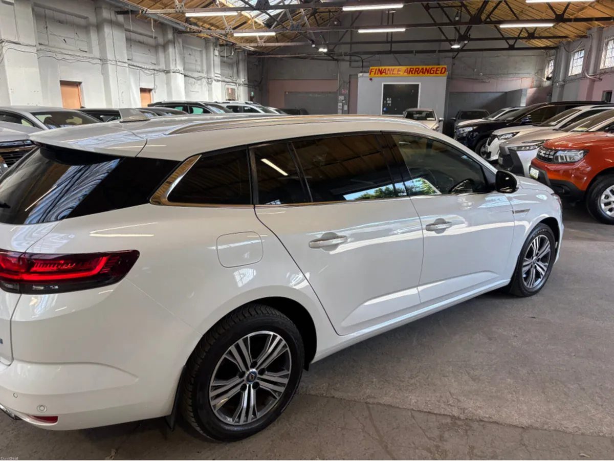 Renault Megane E-TECH P ICONIC PHEV 160 AUTO 5DR I - Image 4