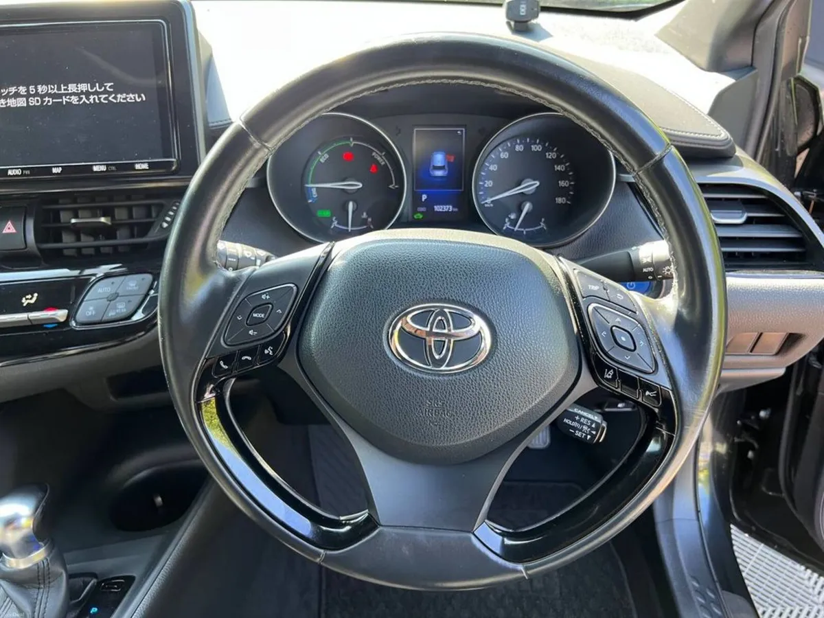 Toyota C-HR 1.8 HYBRID AUTO // DUAL ZONE CLIMATE C - Image 4