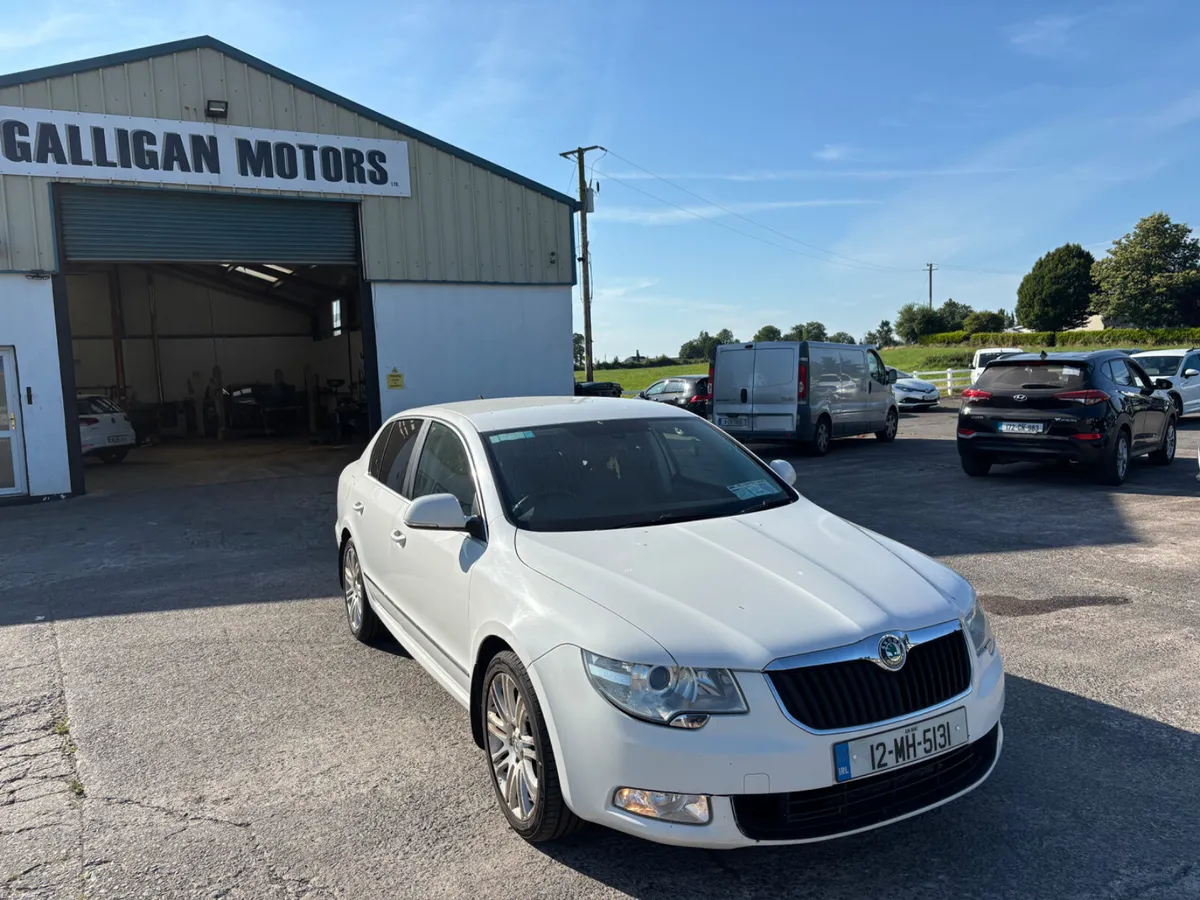 Skoda Superb 2012 - Image 1