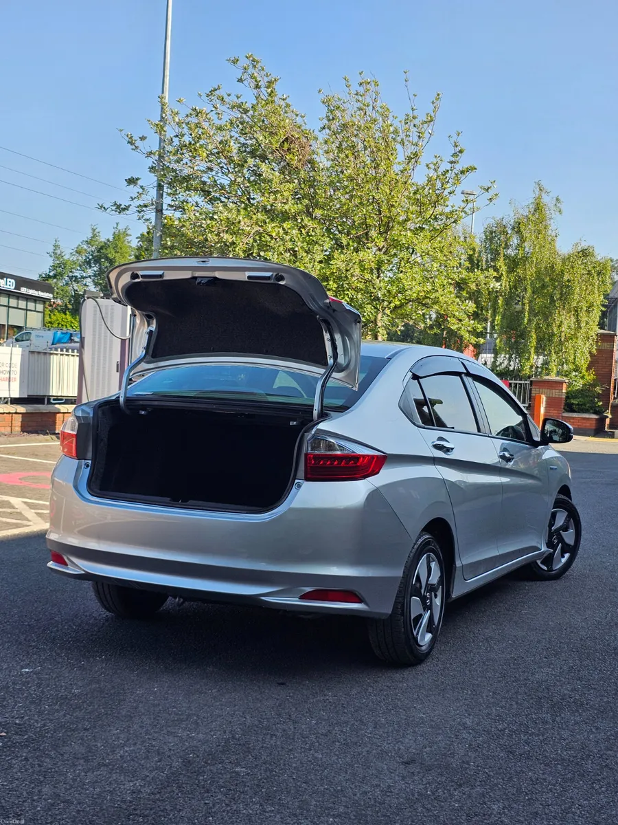 Honda Grace 2015 Hybrid Automatic - Image 3