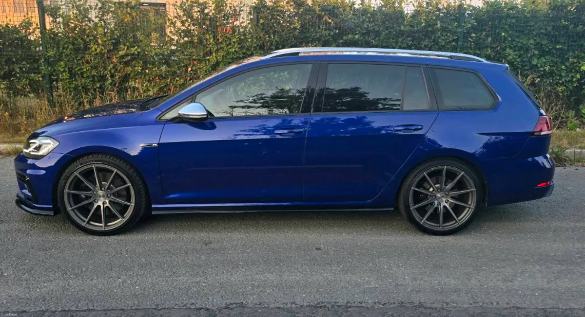 2017 Volkswagen Golf R 7.5 Variant DSG - Image 6