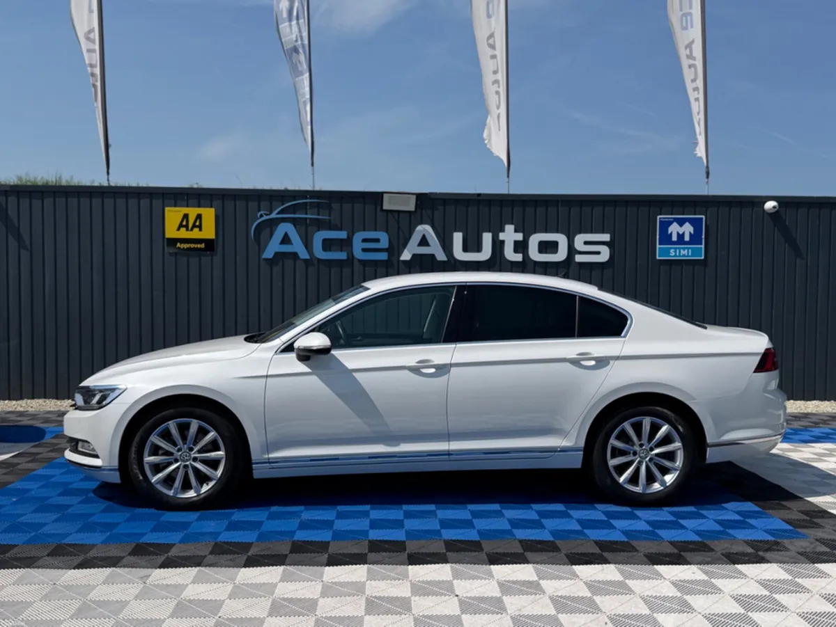 Volkswagen Passat HIGHLINE ELEGANCE - 2.0L DIESEL - Image 4
