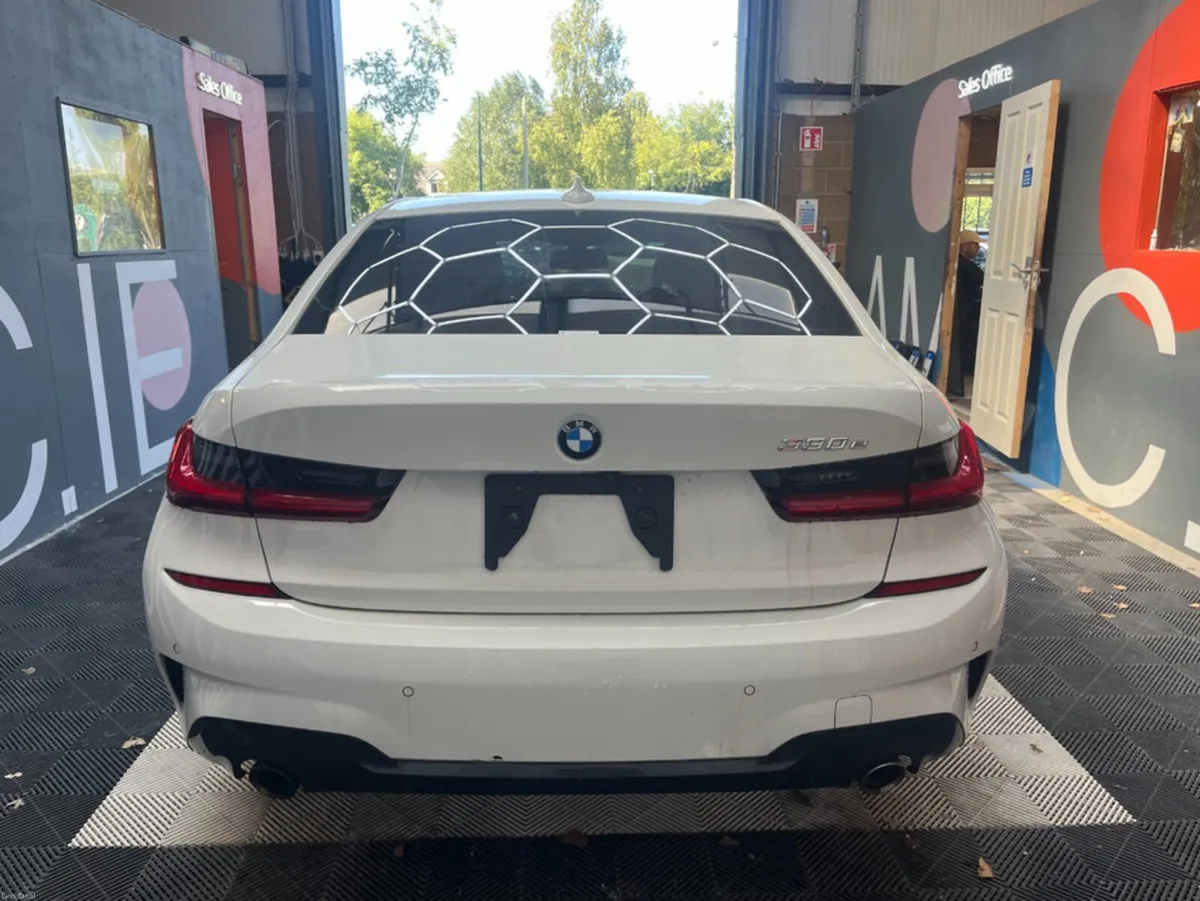 BMW 3-Series 2021 BMW 330E M-SPORT 2.0 AUTOMATIC / - Image 3