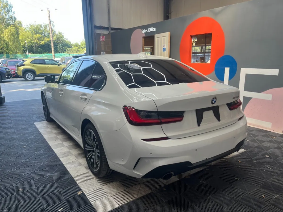 BMW 3-Series 2021 BMW 330E M-SPORT 2.0 AUTOMATIC / - Image 4