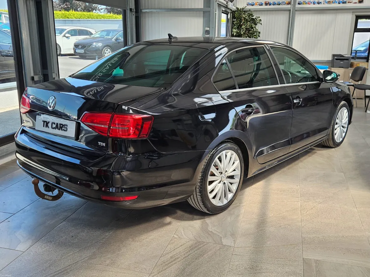 18 VOLKSWAGEN JETTA HIGHLINE 2.0 DIESEL AUTOMATIC - Image 4