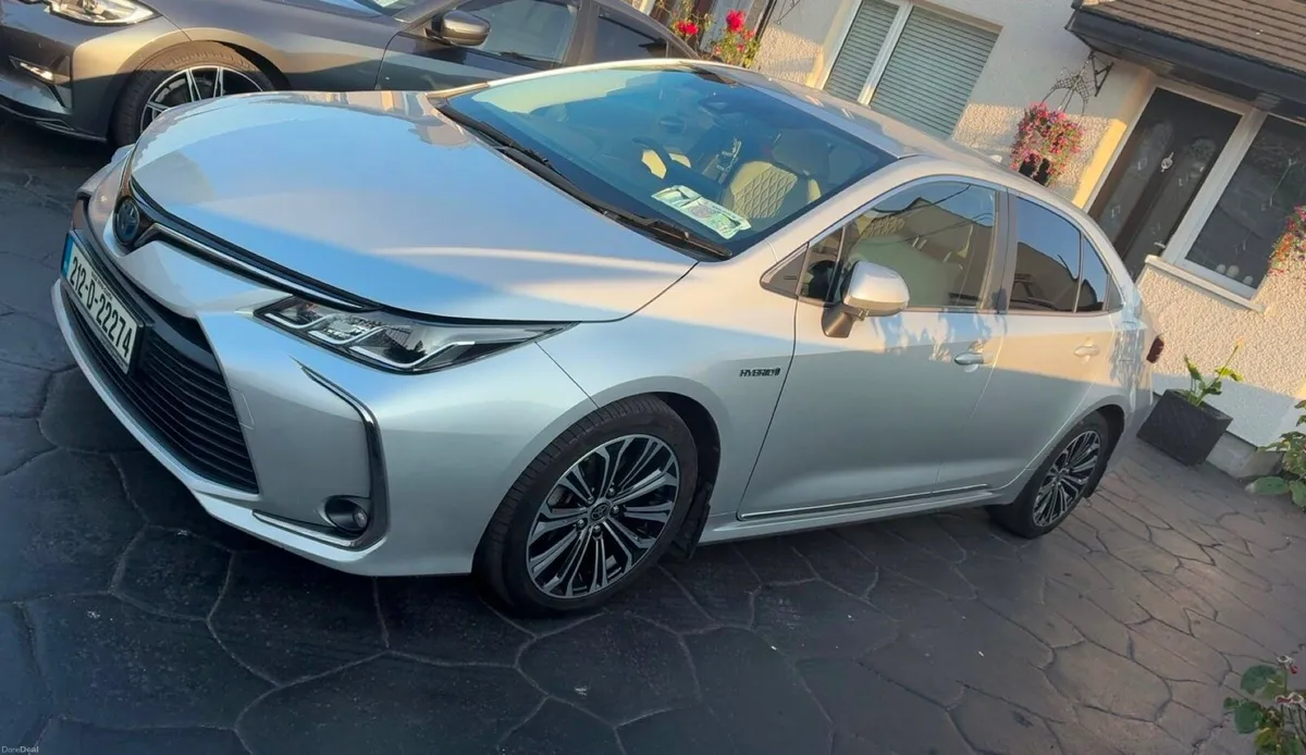 Toyota Corolla Luna Sport 1.8 **LOW MILEAGE ** - Image 2