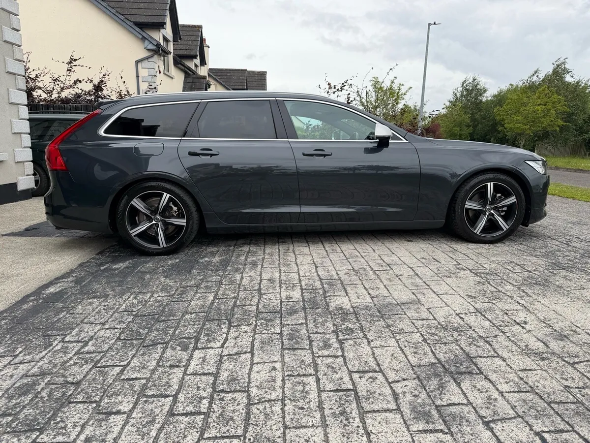 Volvo V90 R Design - Image 5