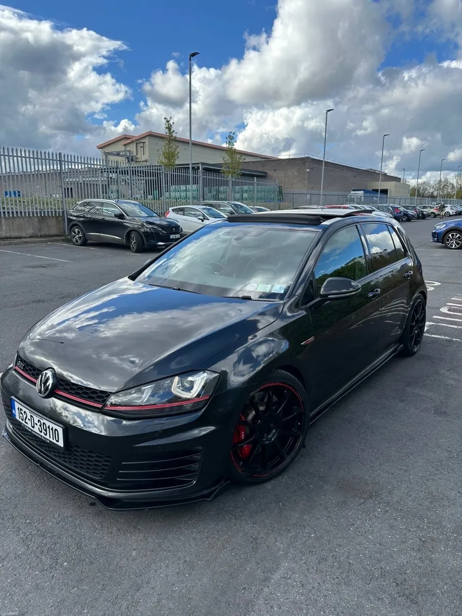 Volkswagen Golf 2015 - Image 1