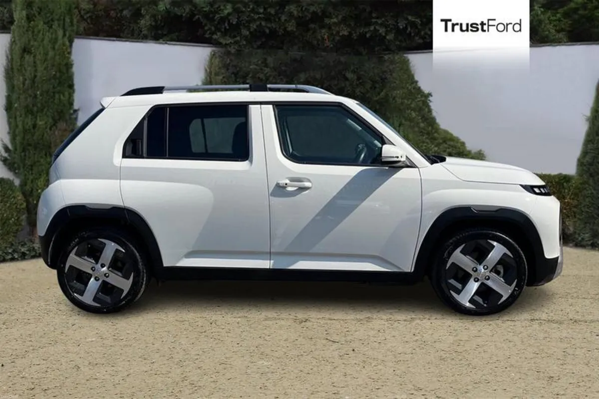 Hyundai INSTER Long Range 49kWh 02 SUV 5dr Electri - Image 3
