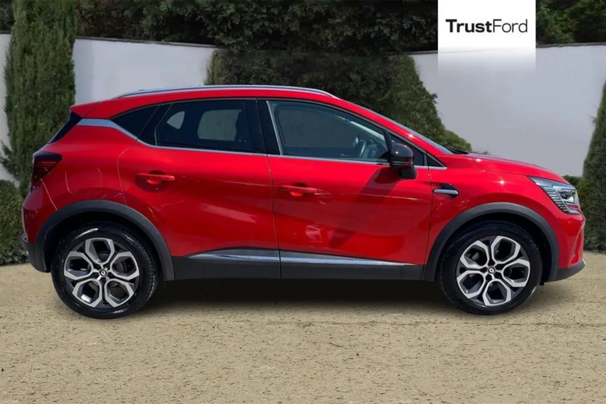 Renault Captur Techno - Image 3