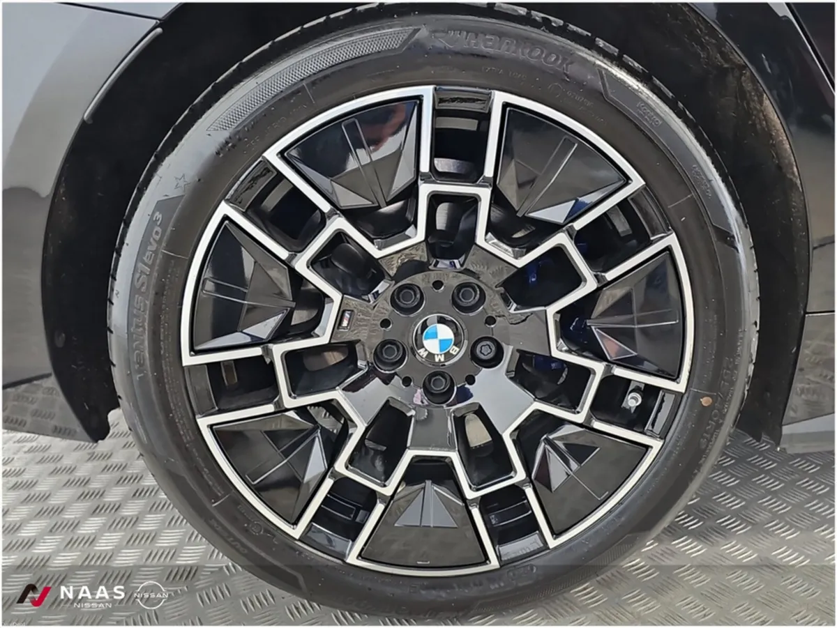 BMW i4 EDRIVE40 M SPORT - Image 6