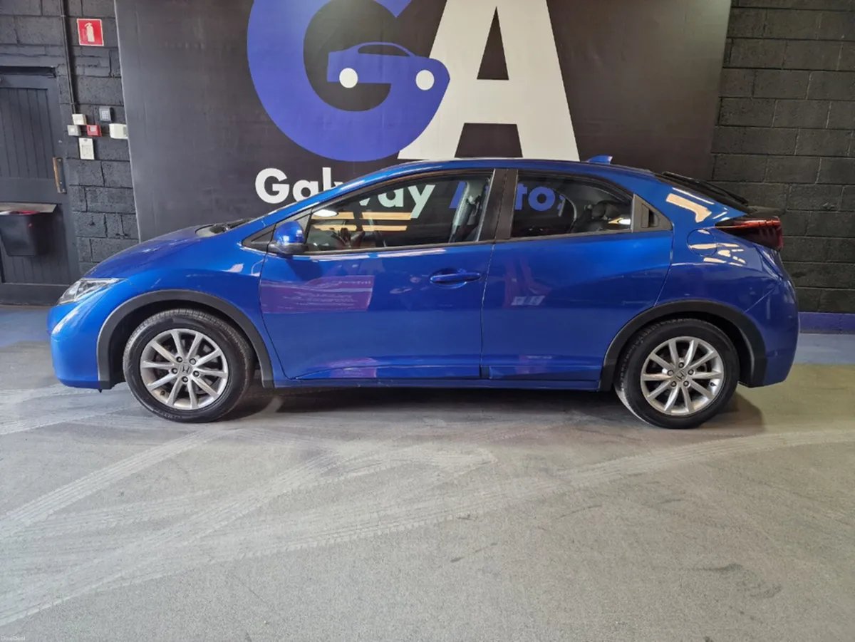 Honda Civic ** LIKE NEW, FULLY SERVICED** - Image 5