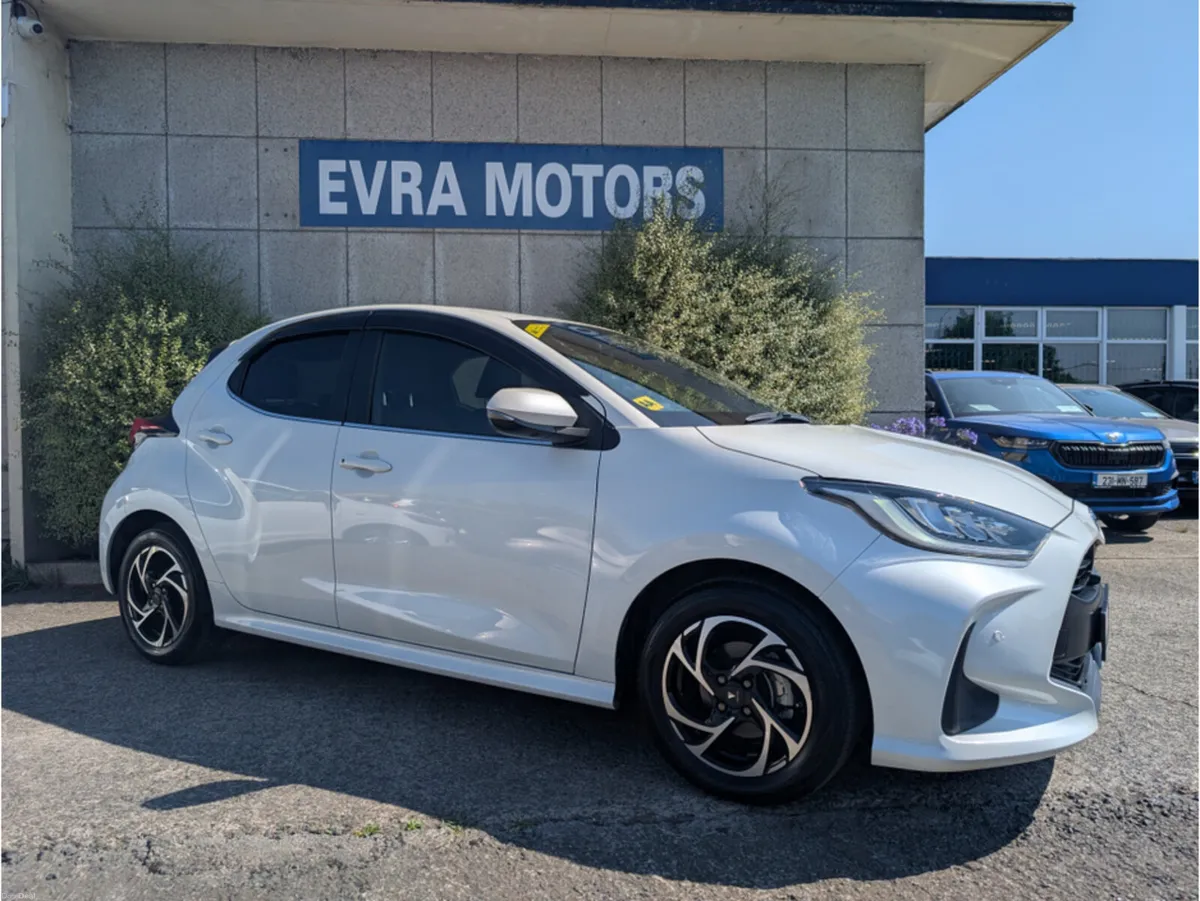 Toyota Yaris Z HYBRID AUTOMATIC 1.5 PETROL //HIGH - Image 3