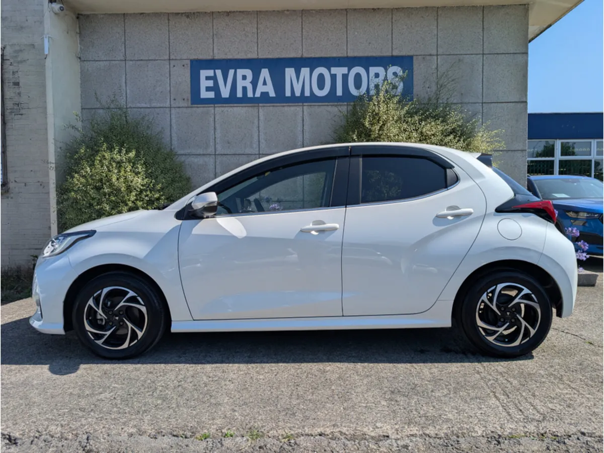 Toyota Yaris Z HYBRID AUTOMATIC 1.5 PETROL //HIGH - Image 4